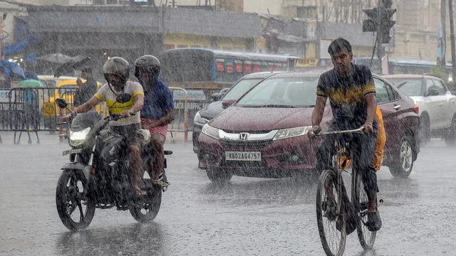 weather-update-heavy-rainfall-likely-to-continue-in-mumbai-north-india-over-next-four-to-five-days-check-imd-forecast